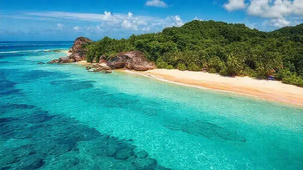 Destinos imperdíveis de praias paradisíacas no Brasil